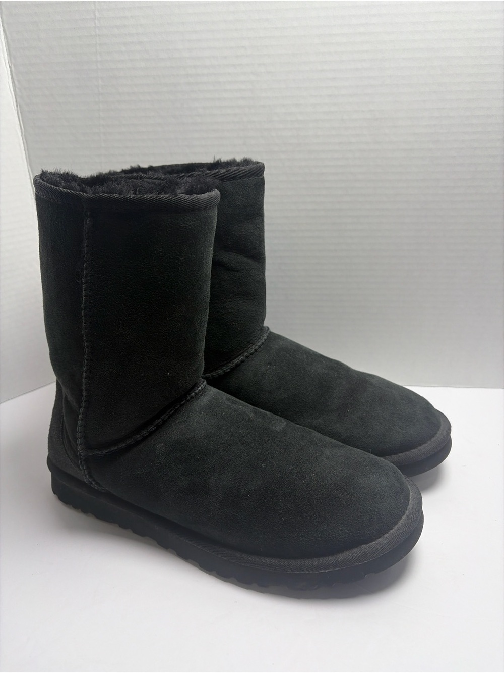 UGG Australia Classic Short 5825 Black Suede Sheepskin Boots Women’s Size 9